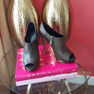 Nine West Peep Toe Ankle Bootie Sz 9.0